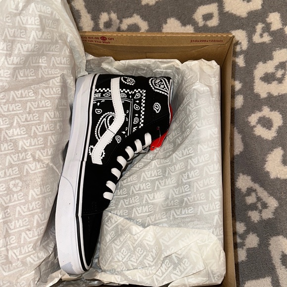 New Sk8-Hi Vans in Peace ☮️ Paisley - Picture 9 of 17